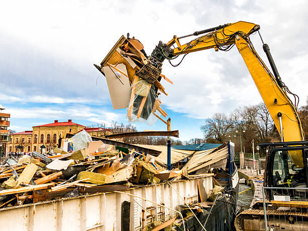 Best Yard Waste Removal  in Hobart, WI
